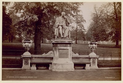 Standbeeld van Dr. Jenner in Kensington Gardens door English Photographer