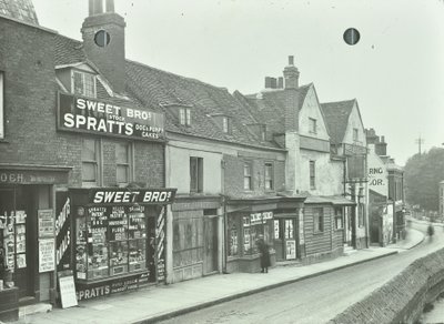 Eltham High Street: kijkend naar het westen vanaf Saint John