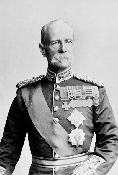 Veldmaarschalk Lord Roberts (1832-1914) in vol ornaat, ca. 1895 door English Photographer
