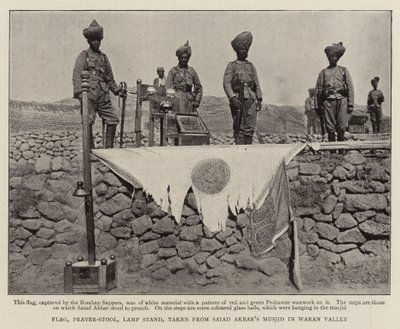 Vlag, Gebedskruk; Lampenstandaard; genomen uit Saiad Akbars Moskee in de Waran Vallei door English Photographer