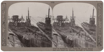 Vloot van moorddadige U-boten, de grootste bedreiging die ons rijk ooit heeft gekend, geeft zich over in Harwich, november 1918 door English Photographer