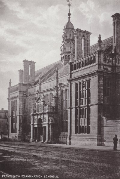 Voorzijde, Nieuwe Examen Scholen door English Photographer