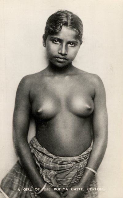 Meisje van de Rodiya-kaste in Sri Lanka (zw/w foto) door English Photographer