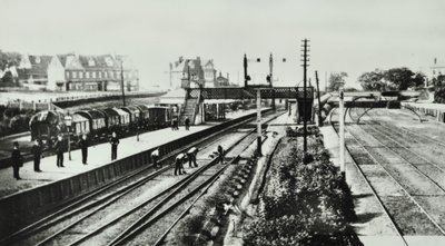 Grove Park Station: exterieur en perrons, 1888 door English Photographer