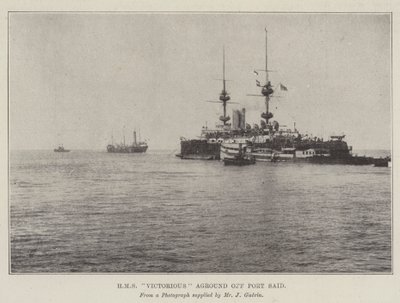 HMS Victorious aan de grond bij Port Said door English Photographer