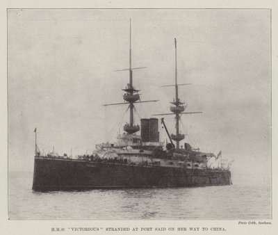 HMS Victorious gestrand in Port Said op weg naar China door English Photographer