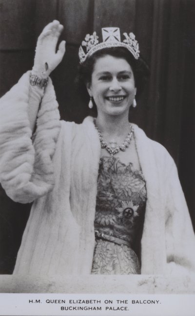 Koningin Elizabeth op het balkon, Buckingham Palace door English Photographer