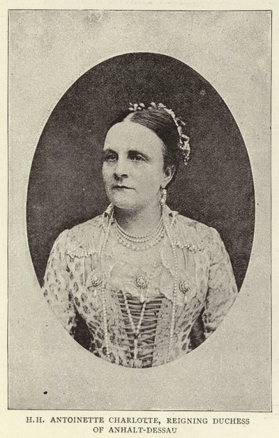H H Antoinette Charlotte, regerende hertogin van Anhalt-Dessau door English Photographer