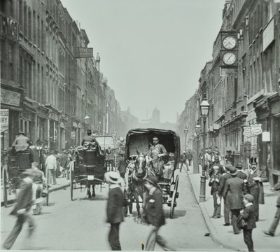 Hatton Garden: kijkend naar het noorden vanaf Holborn Circus, Londen, 1895 door English Photographer