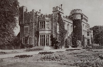 Hawarden Castle, huis van de Engelse politicus en premier William Gladstone, Hawarden, Flintshire, Wales door English Photographer