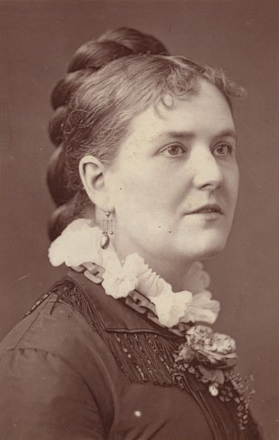 Helen Barry door English Photographer