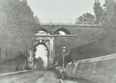 Highgate Boog, Archway Road Brug: algemeen uitzicht op oude brug, 1896 door English Photographer