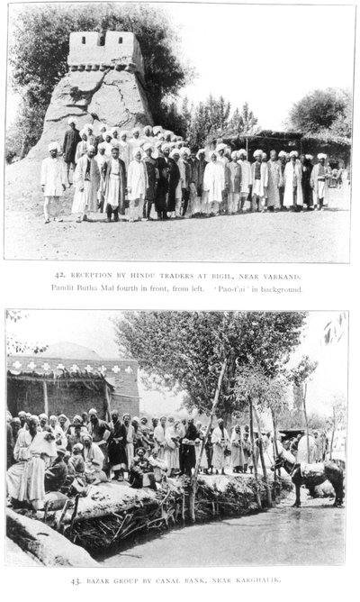 Hindoe handelaren bij Bigil, nabij Yarkand en een groep op een bazaar nabij Kharghalik, uit Ruins of Desert Cathay door Sir Aurel Stein, gepubliceerd in 1912 door English Photographer