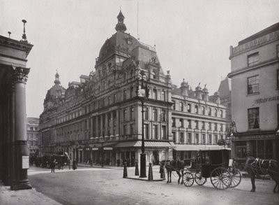 His Majestys Theater en het Carlton Hotel, Haymarket door English Photographer