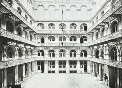Hop Exchange: oosthal interieur, Southwark Street, Londen, 1890 door English Photographer