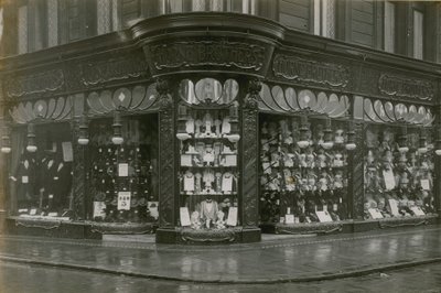Horne Brothers, Coventry Street, Londen door English Photographer