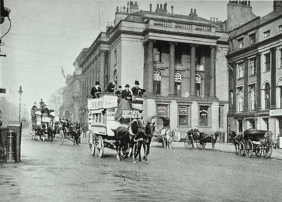 Paardentrams in Waterloo Place, 1895 door English Photographer