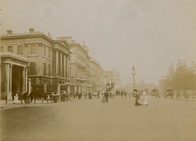 Hyde Park Corner en Piccadilly, Londen door English Photographer