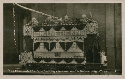 Verlichte tram ter ere van het bezoek van de koning en koningin aan Oldham, 12 juli 1913 door English Photographer