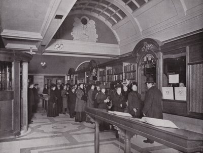 In de Carnegie Centrale Bibliotheek, Hammersmith door English Photographer