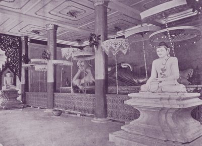 Binnen in de Pagode, Rangoon door English Photographer