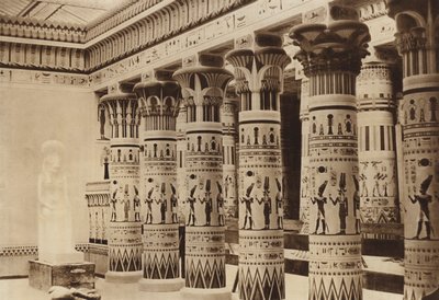 Interieur van het Egyptisch Museum met de Philae Portico door English Photographer