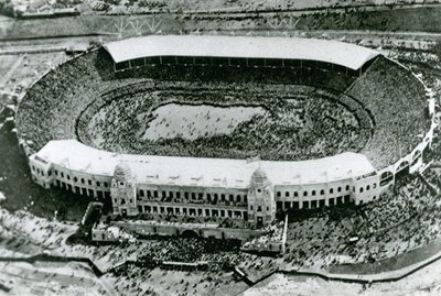 Invasie van het stadion voor de eerste Wembley Cup Final, 1923 door English Photographer
