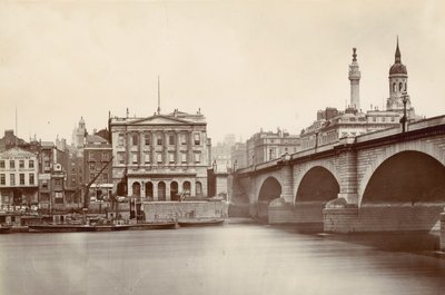 Ironmongers Hall en London Bridge door English Photographer