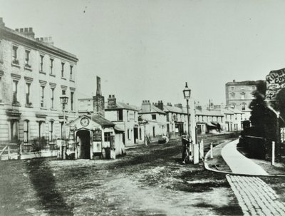 Kilburn Tolpoort aan de zuidkant van Kilburn High Road bij de kruising van Kilburn Priory, Camden Bibliotheken, 1875 door English Photographer