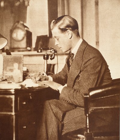 Koning Edward VIII aan zijn bureau in St. James