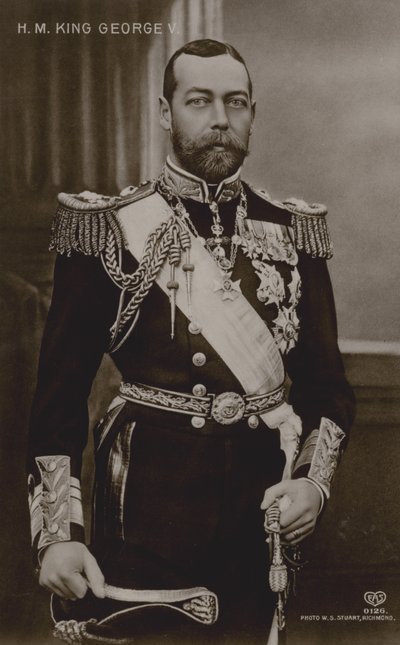 Koning George V door English Photographer