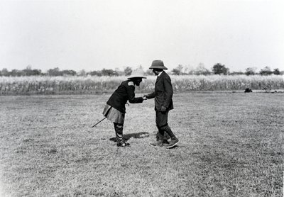 Koning George V begroet de Maharaja van Nepal door English Photographer