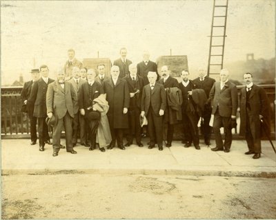 Kirkstall Bridge reconstructie, geopend door wethouder F. M. Lupton, J.P., 28 juni 1912 door English Photographer