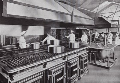 Keuken van een overheidsdienst, HM Office of Works, met gastoestellen (z/w foto) door English Photographer
