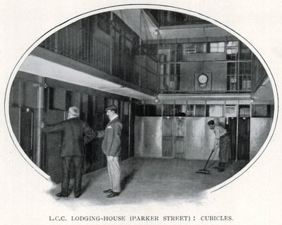 L.C.C. Logeerhuis (Parker Street): Kamers door English Photographer