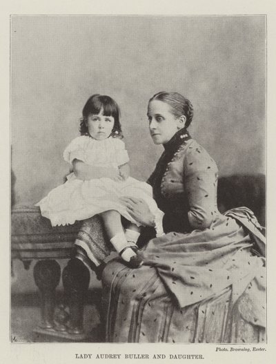 Lady Audrey Buller en dochter door English Photographer