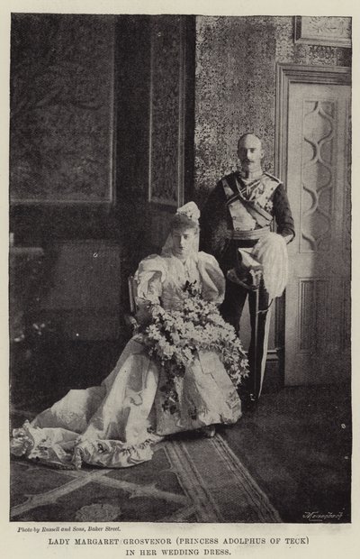Lady Margaret Grosvenor (prinses Adolphus van Teck) in haar trouwjurk door English Photographer