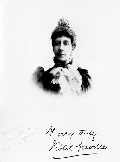 Lady Violet Greville door English Photographer