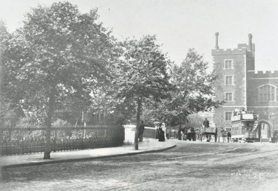 Lambeth Brug: toegangsweg met Lambeth Paleis op de achtergrond, 1897 door English Photographer