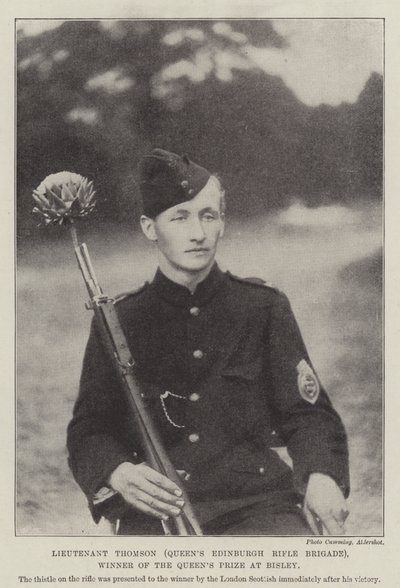 Luitenant Thomson (Queens Edinburgh Rifle Brigade), winnaar van de Queens Prize in Bisley door English Photographer