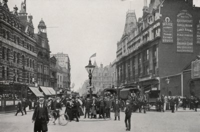 Londen: Tottenham Court Road door English Photographer