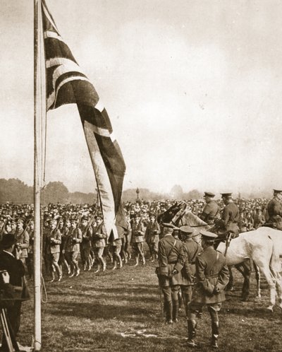 Lord French beoordeelt vrijwilligers in Hyde Park: Ogen links bij de groetbasis, uit The Illustrated War News, 14 juni 1916 door English Photographer