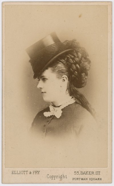 Mabel Grey door English Photographer