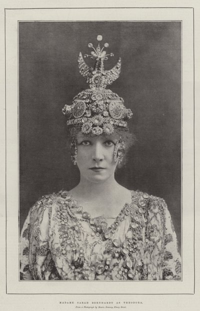 Madame Sarah Bernhardt als Theodora door English Photographer