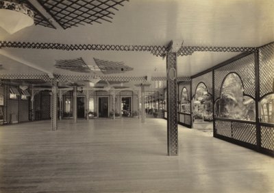 Marine Hotel, balzaal, 1920 door English Photographer