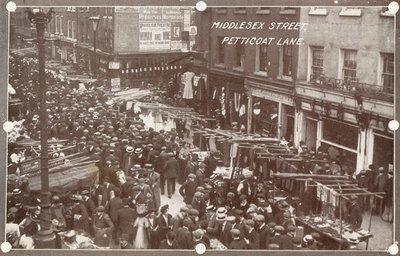 Middlesex Street op Petticoat Lane door English Photographer
