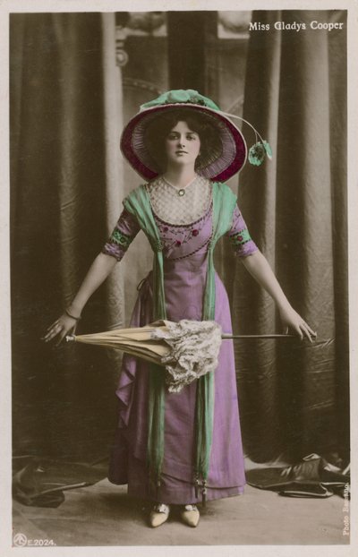 Miss Gladys Cooper door English Photographer
