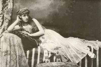 Miss Langtry als Cleopatra (gravure) door English Photographer