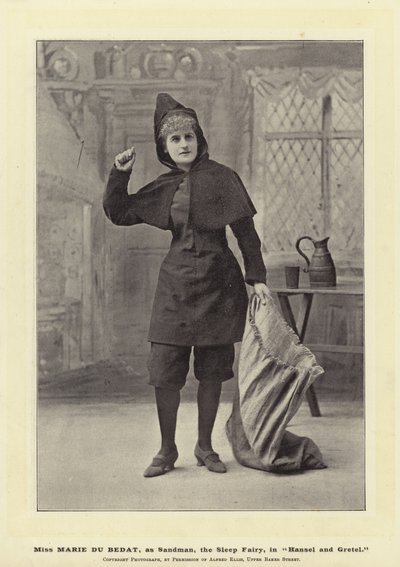 Miss Marie Du Bedat, als Sandman, de Slaapfee, in Hans en Grietje door English Photographer