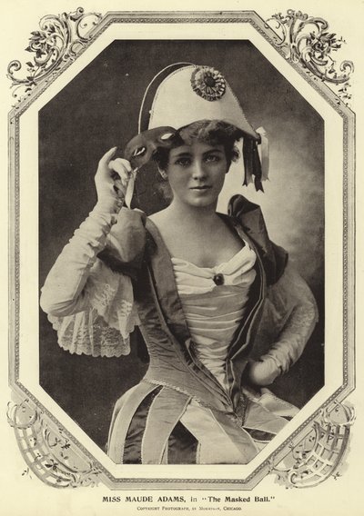 Mevrouw Maude Adams, in The Masked Ball door English Photographer